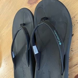 Columbia cushion flip flop - worn once. Excellent condition.